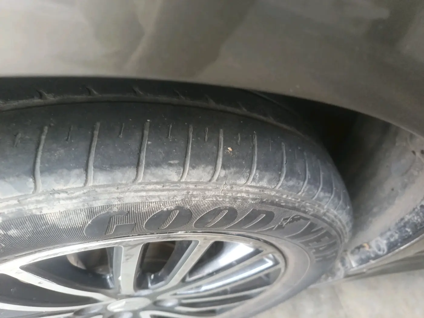 2021 Maruti Swift VXI AMT, Petrol, Automatic, 37,195 km, tyre