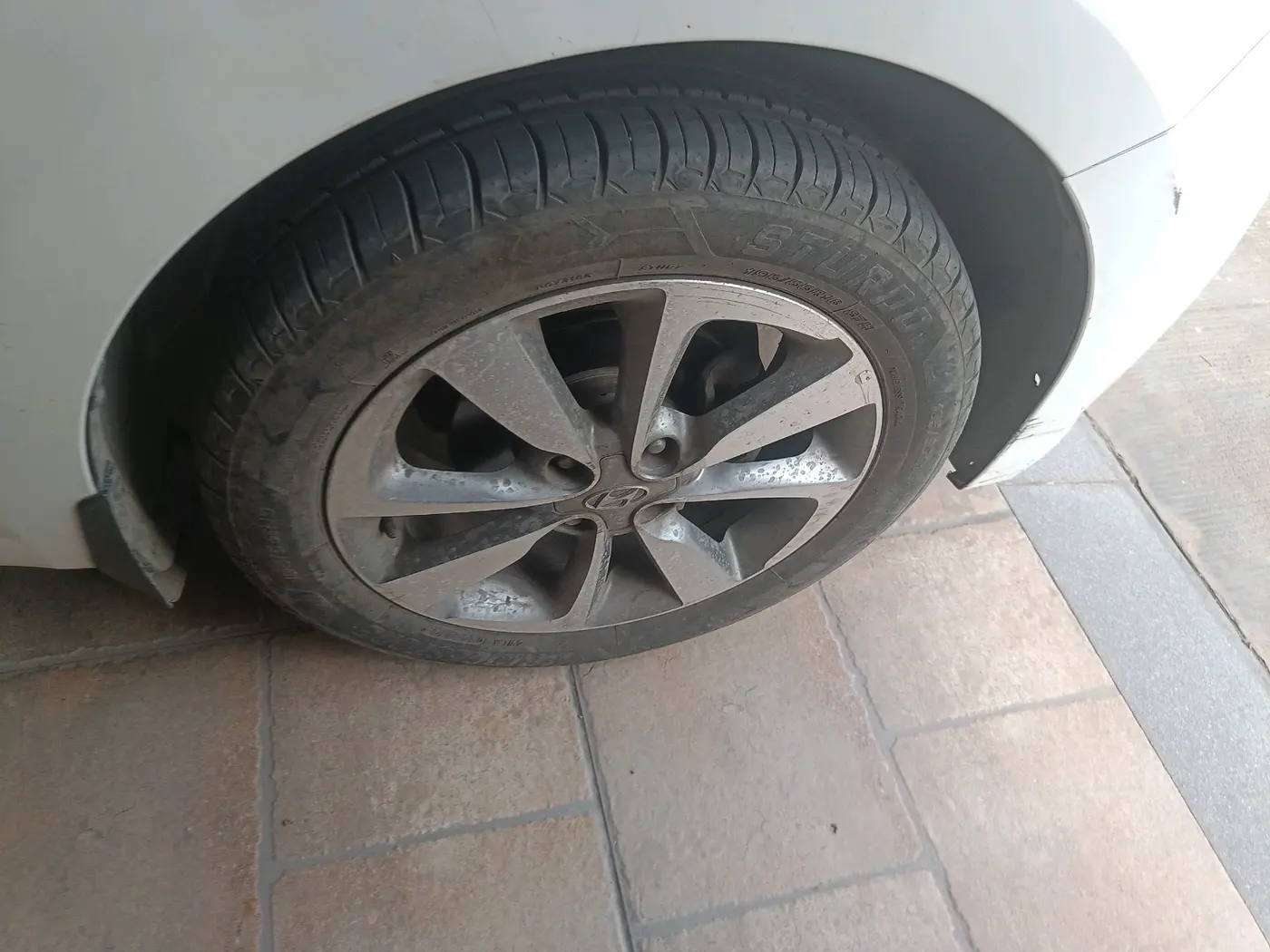 2016 Hyundai Elite i20 ASTA 1.2, CNG, Manual, 92,210 km, tyre