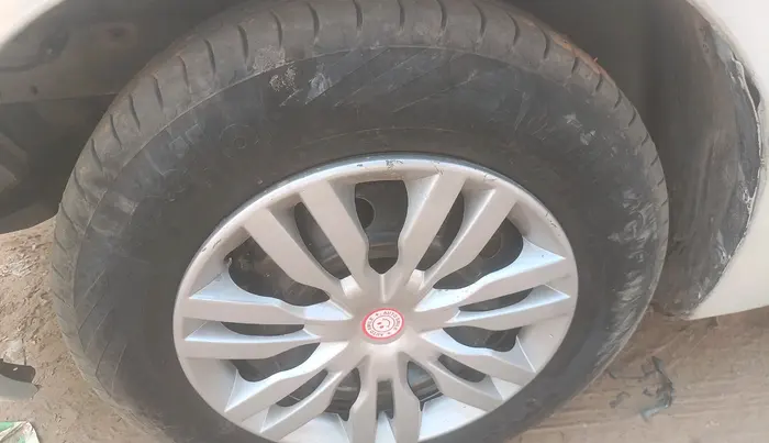 2018 Maruti Dzire VXI AMT, Petrol, Automatic, 71,303 km, tyre