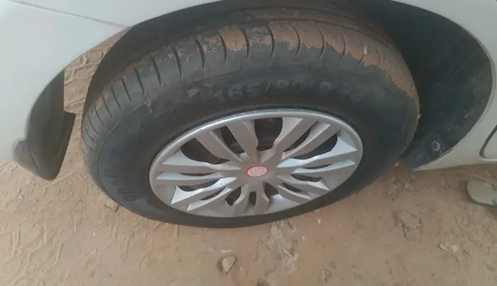 2018 Maruti Dzire VXI AMT, Petrol, Automatic, 71,303 km, tyre