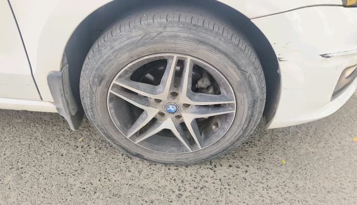 2016 Volkswagen Vento COMFORTLINE 1.5 AT, Diesel, Automatic, 1,03,760 km, tyre