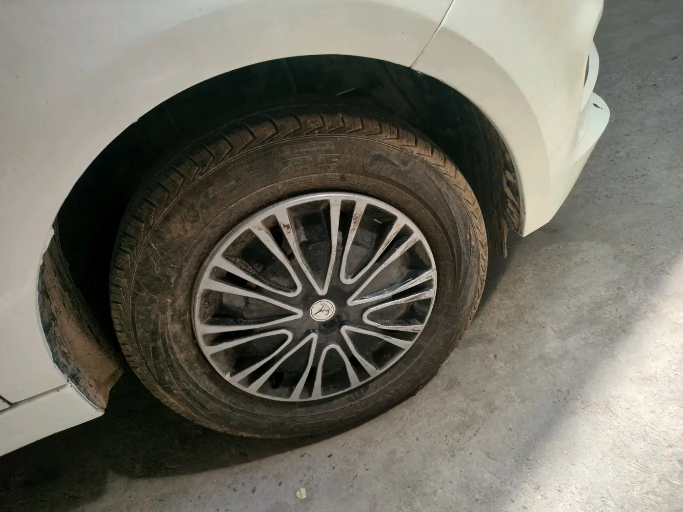 2024 Tata Tiago XE PETROL, Petrol, Manual, 8,128 km, tyre