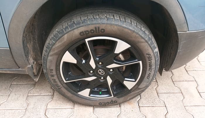 2021 Tata PUNCH CREATIVE AMT 1.2 RTN DUAL TONE, Petrol, Automatic, 41,908 km, tyre