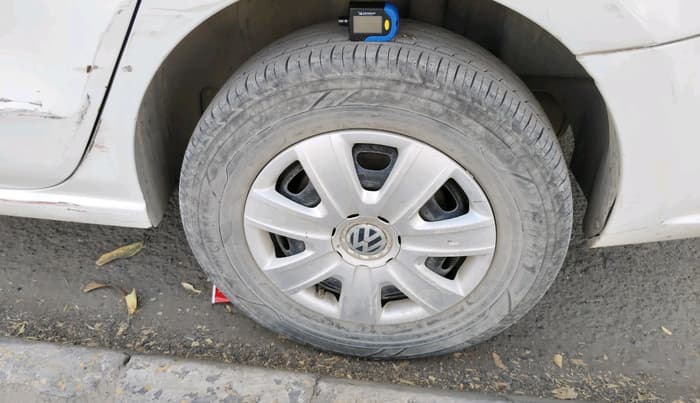 2011 Volkswagen Vento TRENDLINE 1.6, Petrol, Manual, 1,18,699 km, tyre