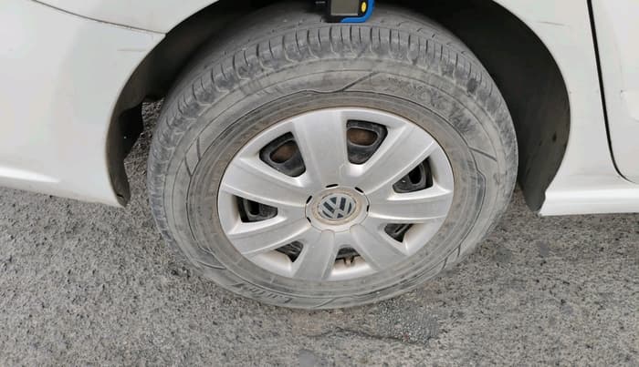 2011 Volkswagen Vento TRENDLINE 1.6, Petrol, Manual, 1,18,699 km, tyre