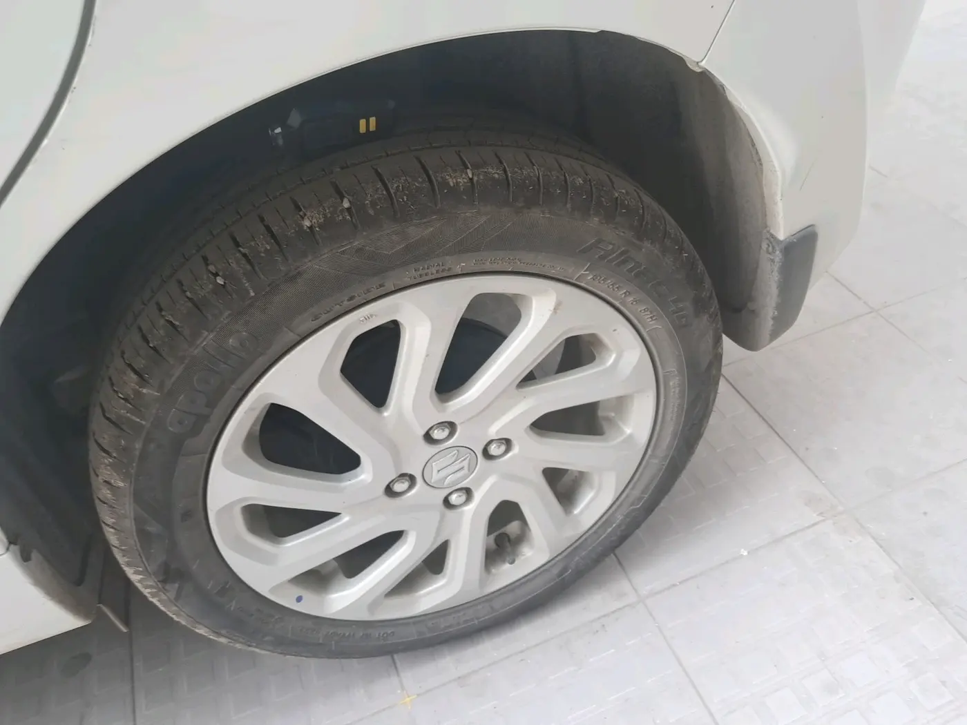 2025 Maruti Baleno ZETA 1.2 AGS, Petrol, Automatic, 3,798 km, tyre