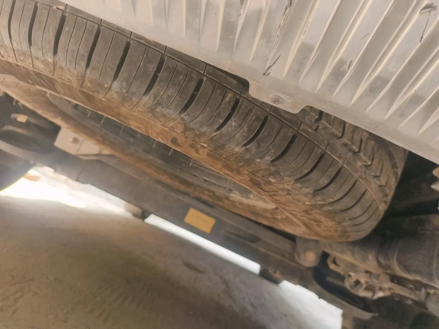 2024 Tata Safari ACCOMPLISHED PLUS DUAL TONE, Diesel, Manual, 57,149 km, tyre