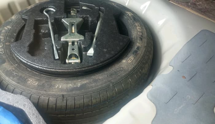 2016 Maruti Ciaz ZXI+, Petrol, Manual, 37,681 km, tyre