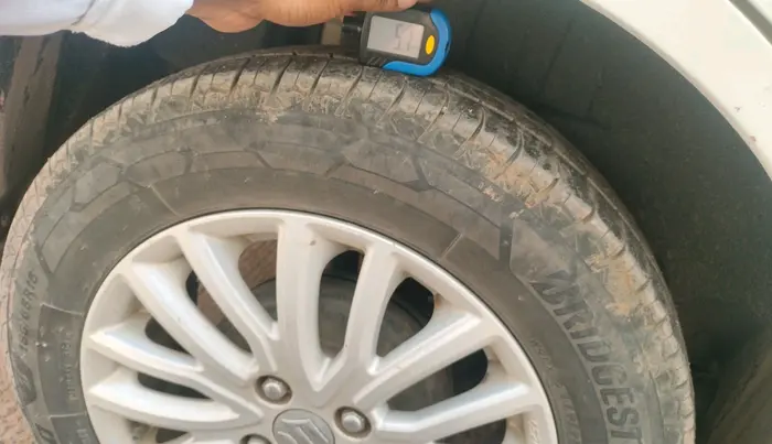 2022 Maruti Dzire ZXI CNG, CNG, Manual, 80,301 km, tyre