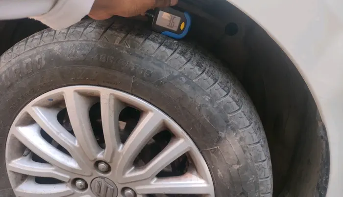 2022 Maruti Dzire ZXI CNG, CNG, Manual, 80,301 km, tyre