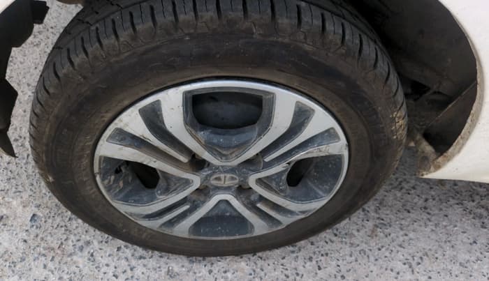2023 Tata Tiago XT CNG, CNG, Manual, 54,961 km, tyre