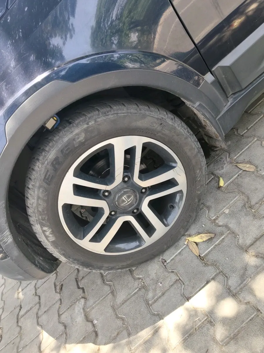 2018 Tata Hexa XT 4X2 6 STR, Diesel, Manual, 82,565 km, tyre