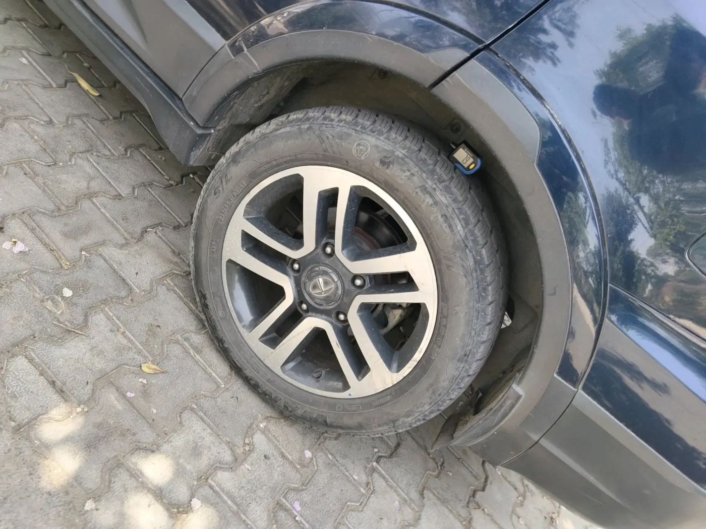 2018 Tata Hexa XT 4X2 6 STR, Diesel, Manual, 82,565 km, tyre