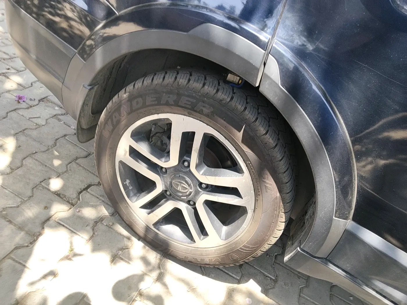 2018 Tata Hexa XT 4X2 6 STR, Diesel, Manual, 82,565 km, tyre