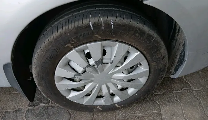 2015 Toyota Etios G, CNG, Manual, 1,56,377 km, tyre