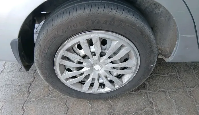 2015 Toyota Etios G, CNG, Manual, 1,56,377 km, tyre