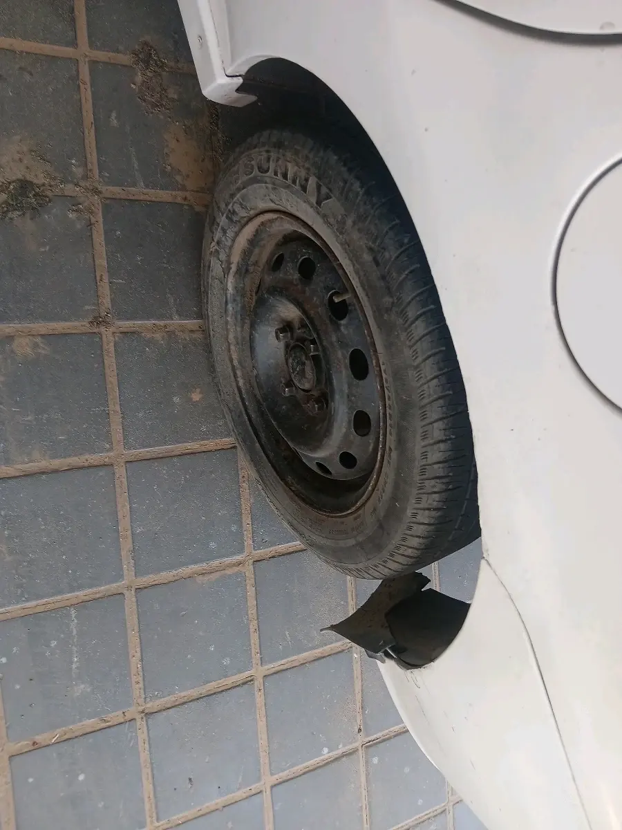 2011 Tata Indica Vista LX TDI, Diesel, Manual, 1,23,931 km, tyre
