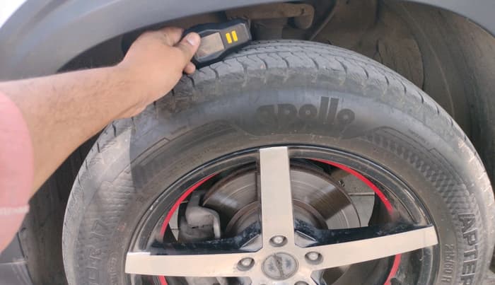 2020 KIA SELTOS HTE 1.5 PETROL, Petrol, Manual, 1,04,544 km, tyre
