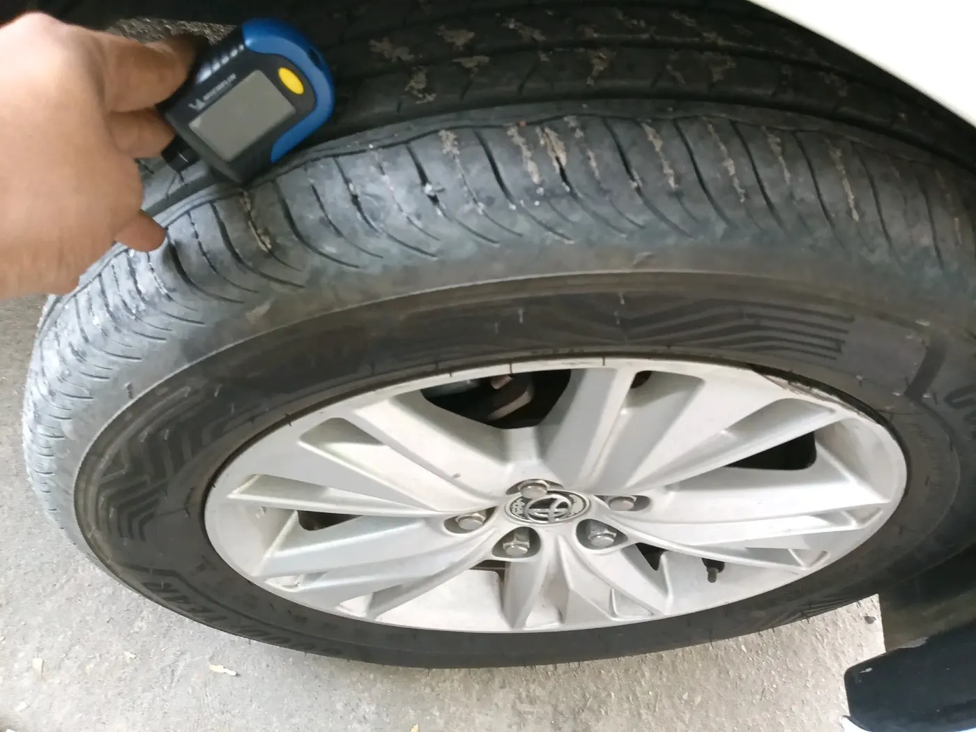 2019 Toyota Innova Crysta 2.8 ZX AT 7 STR, Diesel, Automatic, 1,07,422 km, tyre