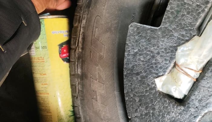 2022 Mahindra XUV300 W4 1.2 PETROL, Petrol, Manual, 57,334 km, tyre