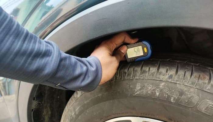 2022 Mahindra XUV300 W4 1.2 PETROL, Petrol, Manual, 57,334 km, tyre