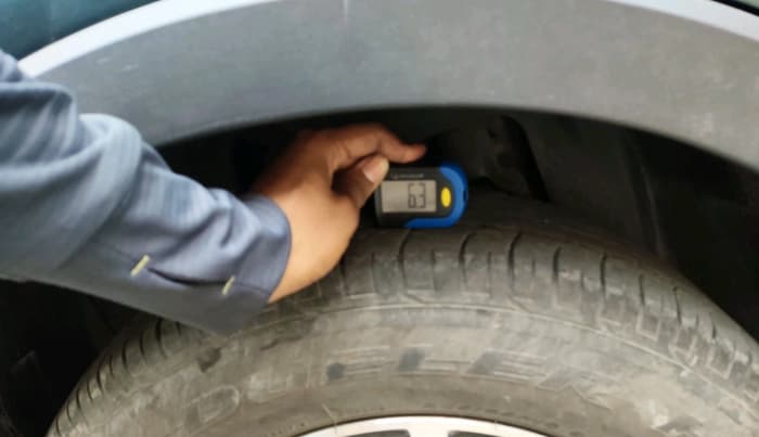 2022 Mahindra XUV300 W4 1.2 PETROL, Petrol, Manual, 57,334 km, tyre