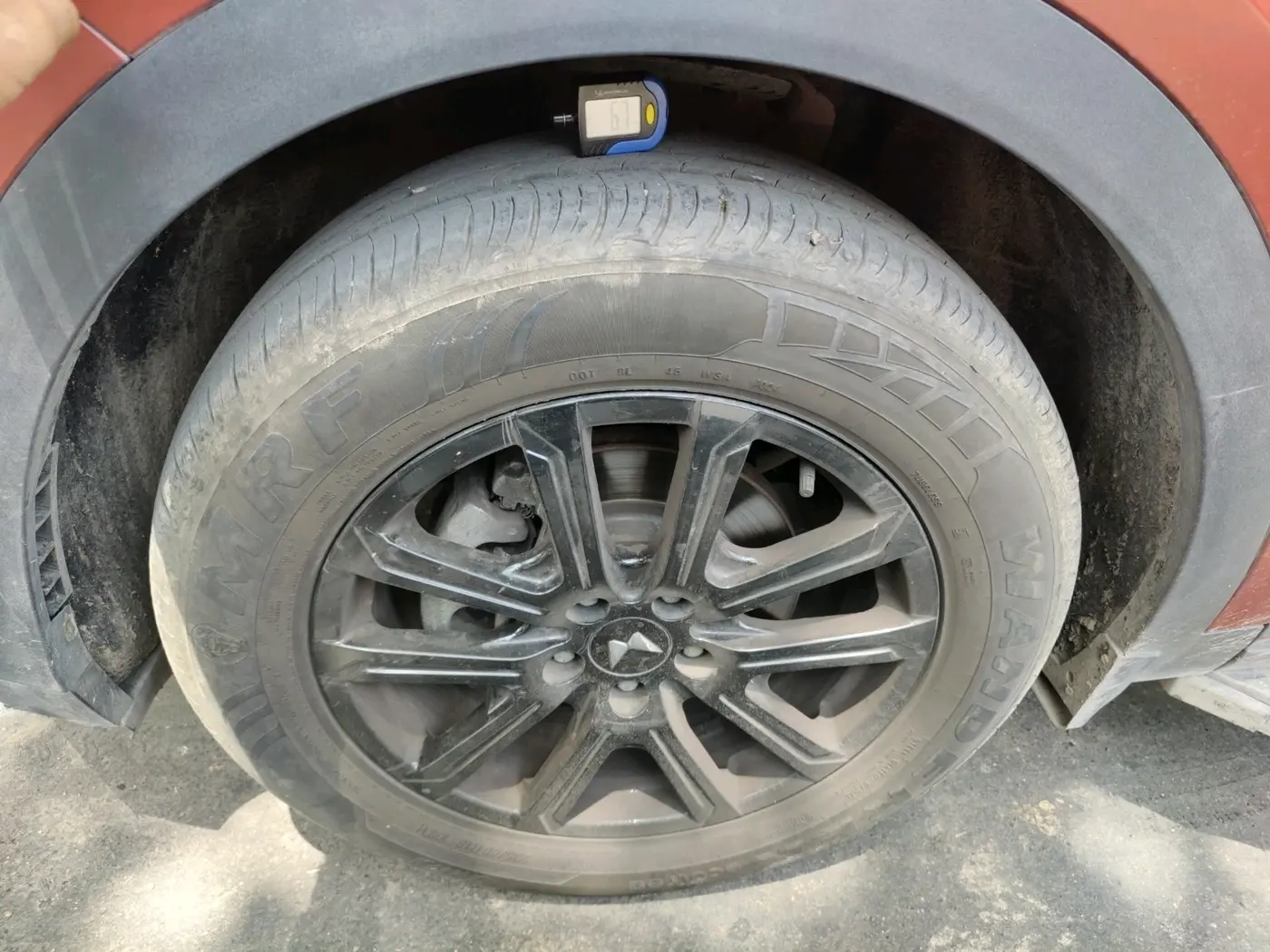 2024 Mahindra XUV700 AX 7 LUXURY D MT 7 STR, Diesel, Manual, 12,504 km, tyre