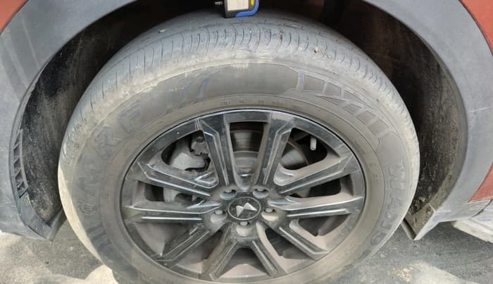 2024 Mahindra XUV700 AX 7 LUXURY D MT 7 STR, Diesel, Manual, 12,504 km, tyre