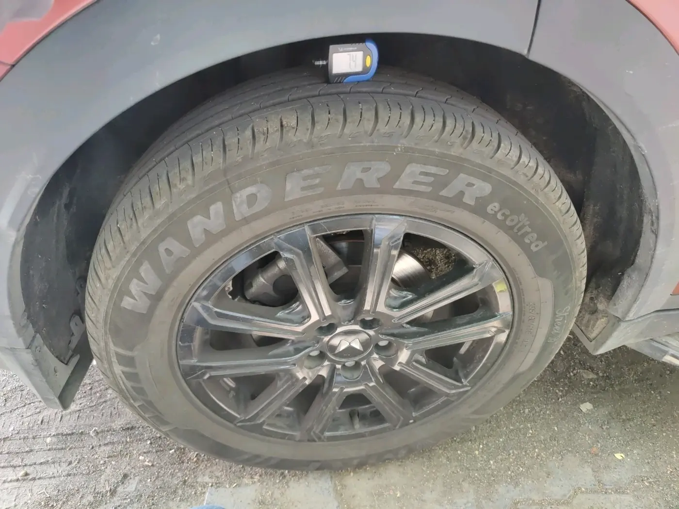 2024 Mahindra XUV700 AX 7 LUXURY D MT 7 STR, Diesel, Manual, 12,504 km, tyre