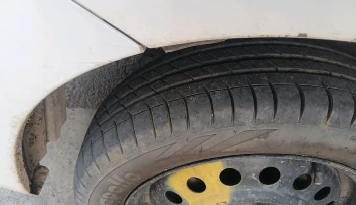 2017 Maruti Wagon R 1.0 VXI, CNG, Manual, 1,06,839 km, tyre