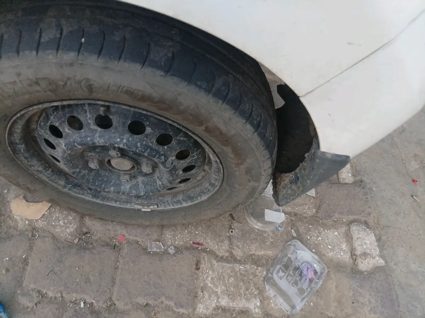 2017 Maruti Wagon R 1.0 VXI, CNG, Manual, 1,06,839 km, tyre