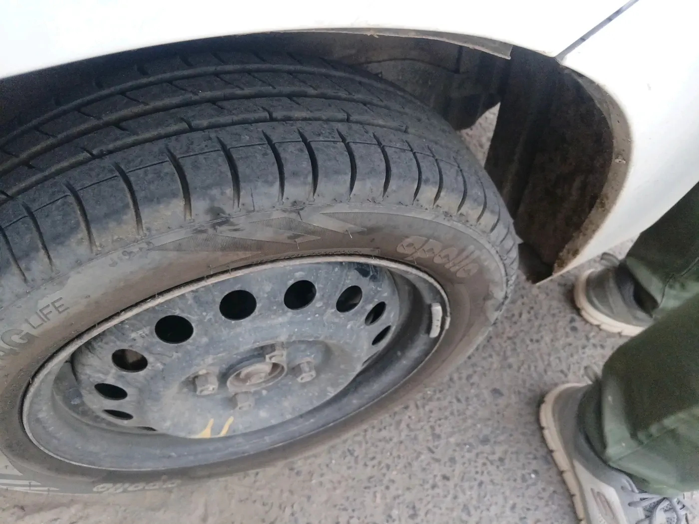 2017 Maruti Wagon R 1.0 VXI, CNG, Manual, 1,06,839 km, tyre