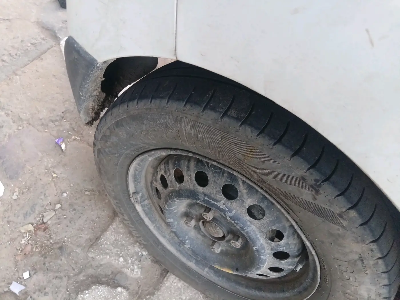 2017 Maruti Wagon R 1.0 VXI, CNG, Manual, 1,06,839 km, tyre
