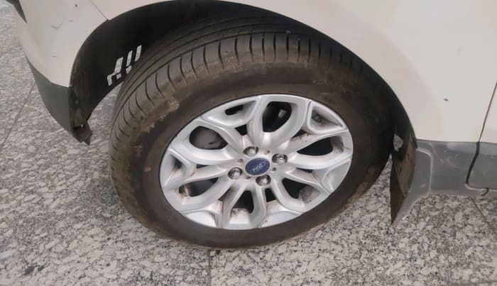 2014 Ford Ecosport TITANIUM 1.5L DIESEL, Diesel, Manual, 2,19,524 km, tyre