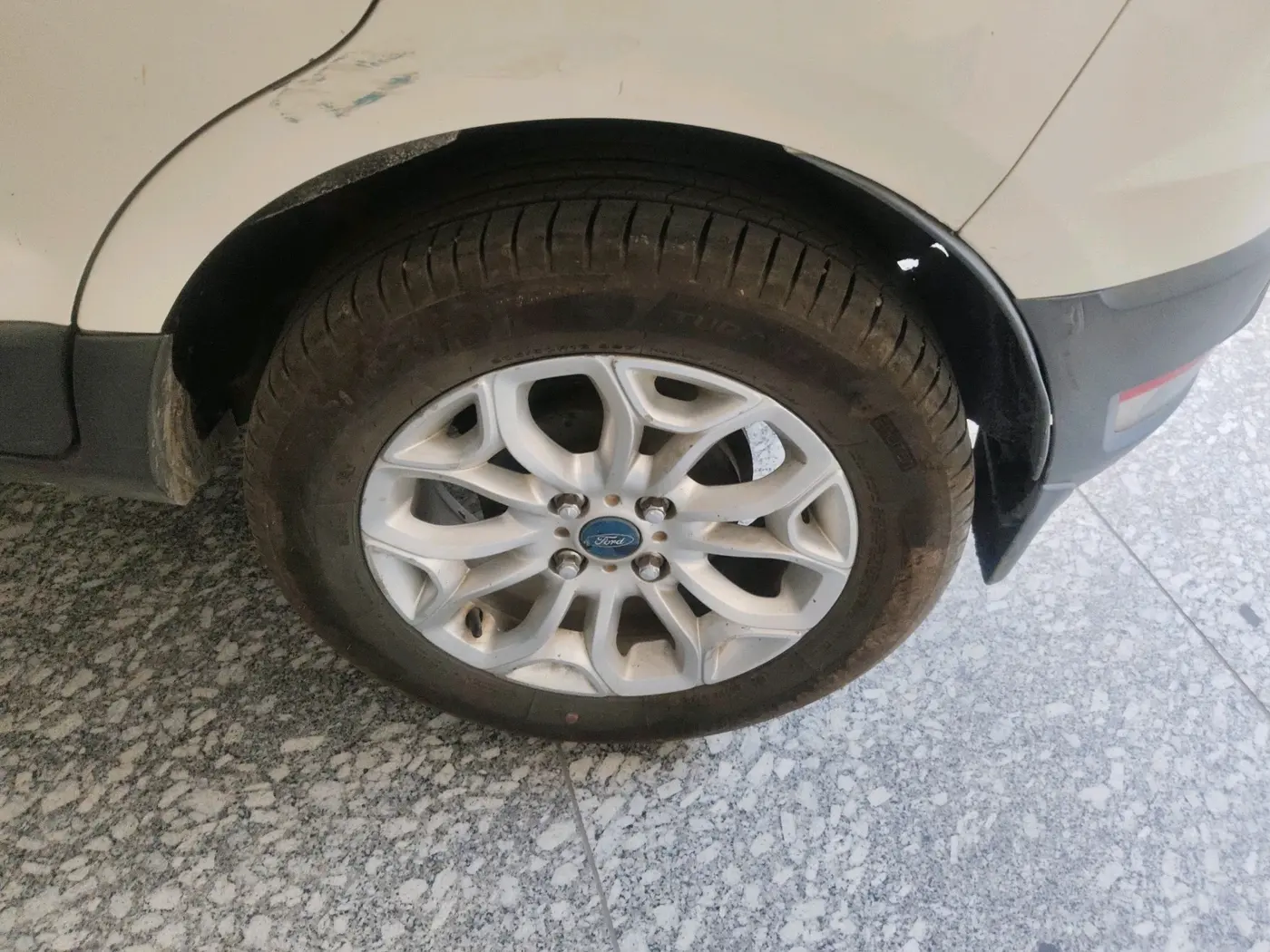 2014 Ford Ecosport TITANIUM 1.5L DIESEL, Diesel, Manual, 2,19,524 km, tyre
