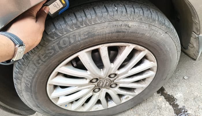2022 Maruti Dzire ZXI AMT, Petrol, Automatic, 39,146 km, tyre