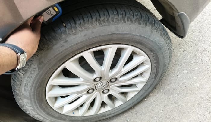 2022 Maruti Dzire ZXI AMT, Petrol, Automatic, 39,146 km, tyre