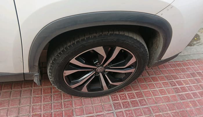 2023 MG HECTOR PLUS SHARP PRO 1.5 PETROL TURBO CVT 6 STR, Petrol, Automatic, 61,625 km, tyre