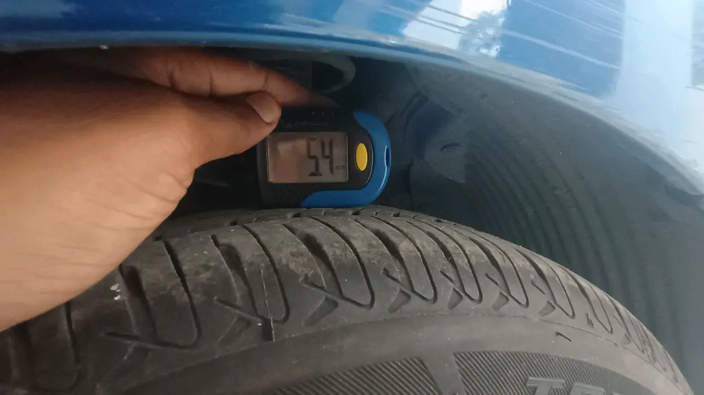 2011 Hyundai Eon SPORTZ, Petrol, Manual, 13,107 km, tyre