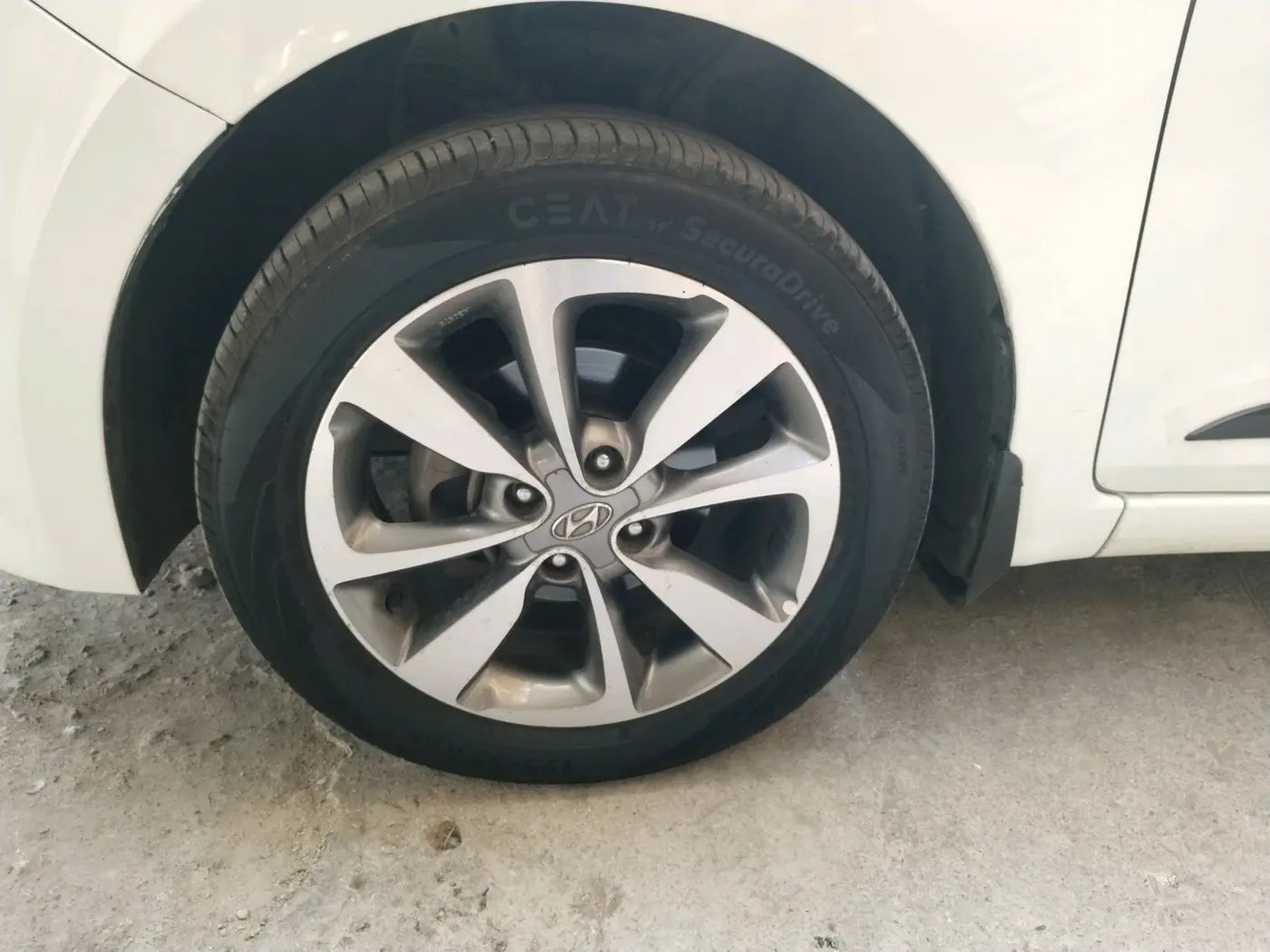 2015 Hyundai Elite i20 SPORTZ 1.2, Petrol, Manual, 1,46,580 km, tyre