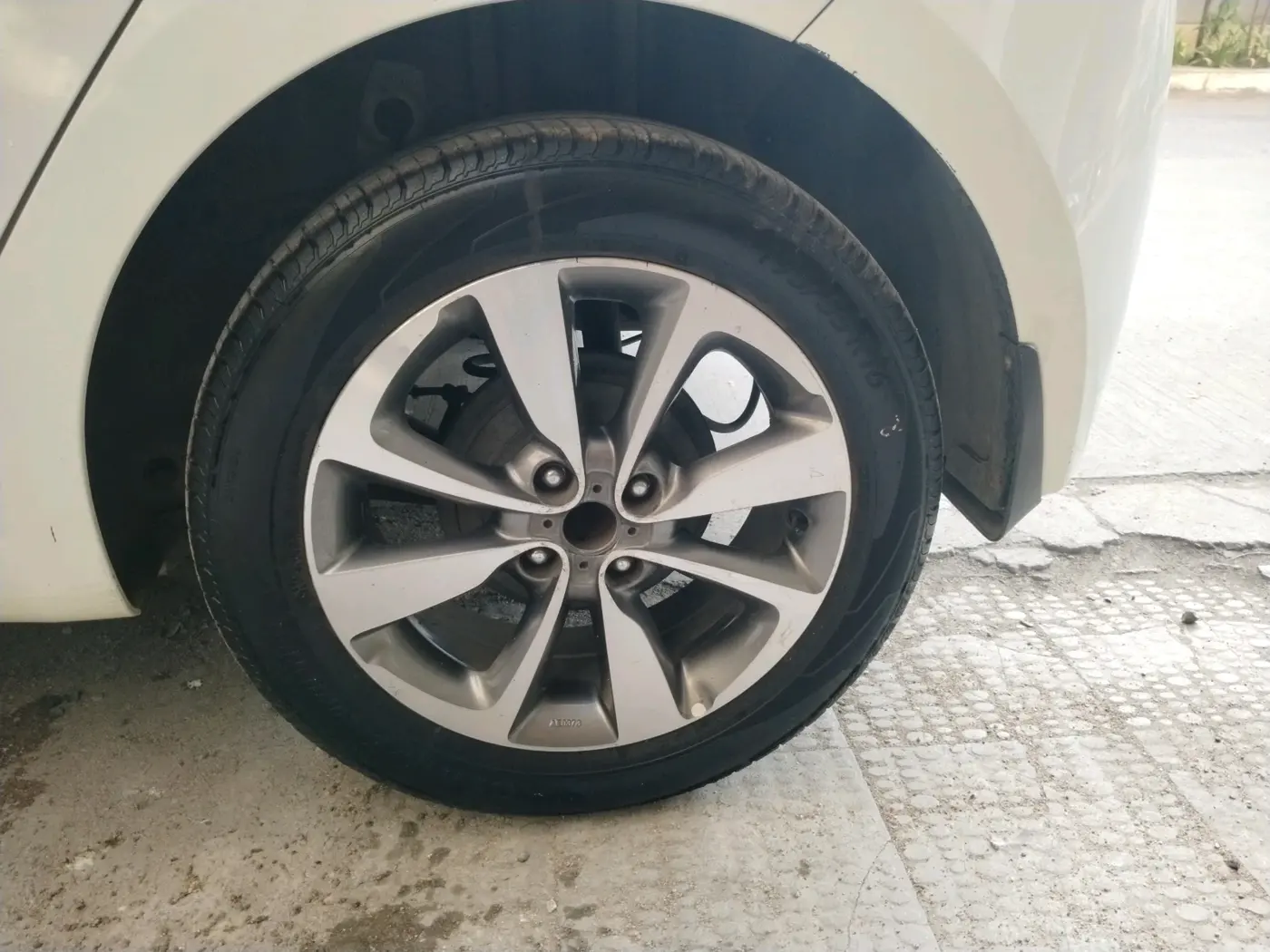 2015 Hyundai Elite i20 SPORTZ 1.2, Petrol, Manual, 1,46,580 km, tyre