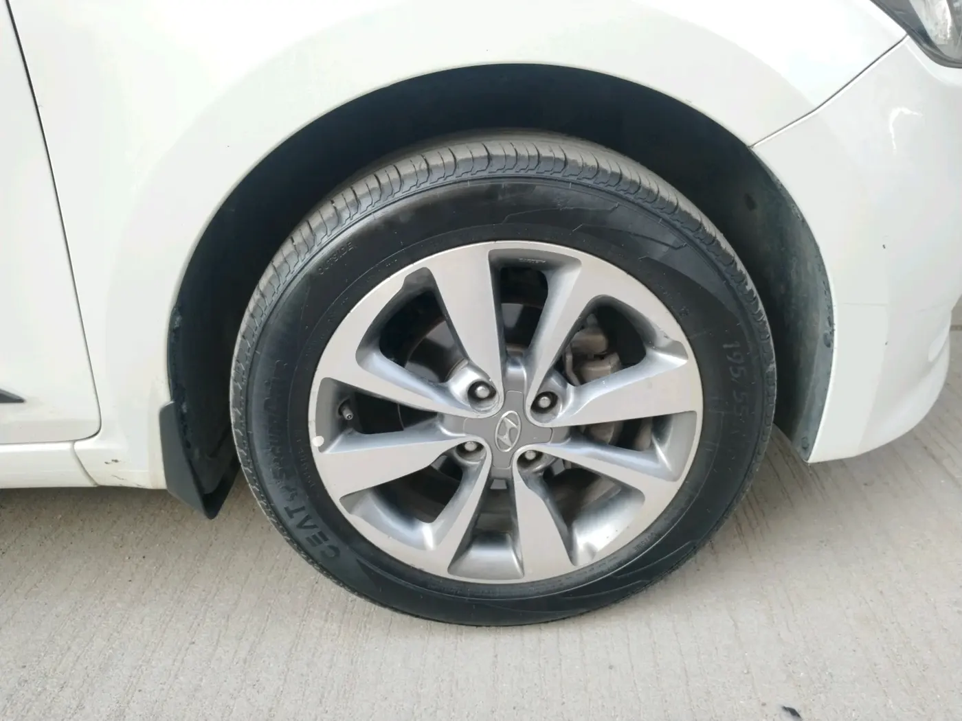 2015 Hyundai Elite i20 SPORTZ 1.2, Petrol, Manual, 1,46,580 km, tyre