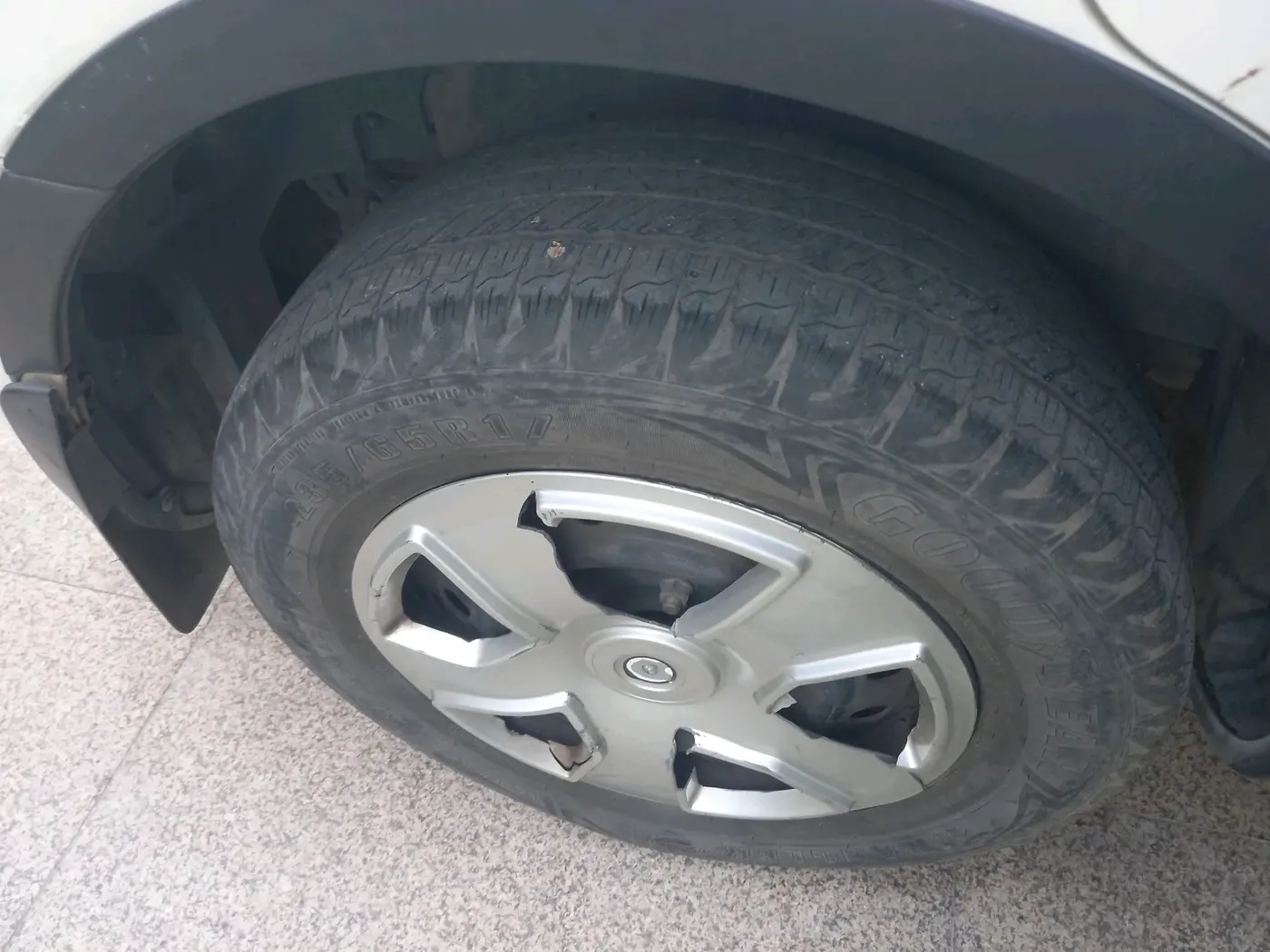 2018 Mahindra XUV500 W6 1.99, Diesel, Manual, 70,325 km, tyre
