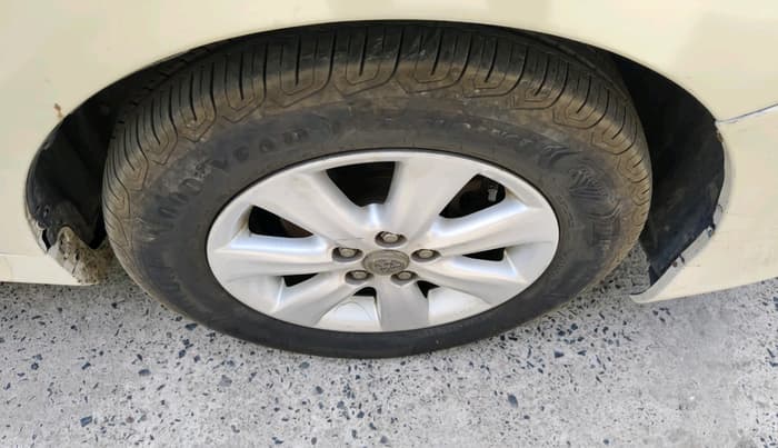 2012 Toyota Corolla Altis G DIESEL, Diesel, Manual, 1,30,069 km, tyre