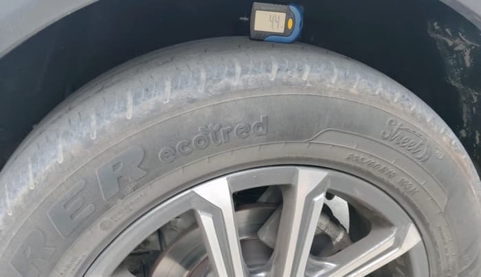 2023 Mahindra XUV700 AX 7 LUXURY P AT 7 STR, Petrol, Automatic, 50,439 km, tyre