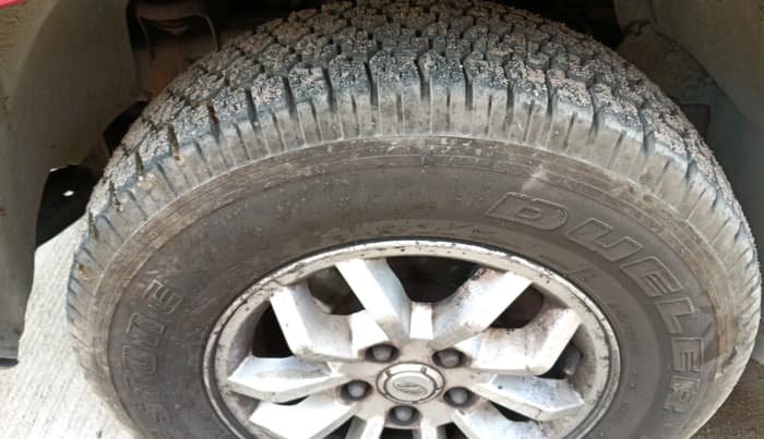 2017 Mahindra TUV300 T8, Diesel, Manual, 1,72,042 km, tyre