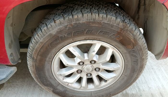 2017 Mahindra TUV300 T8, Diesel, Manual, 1,72,042 km, tyre