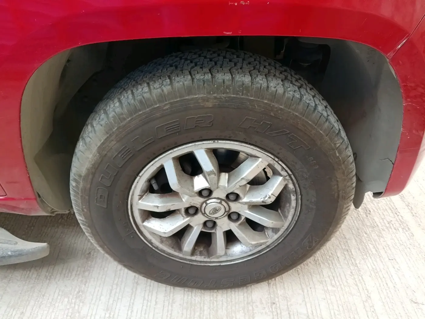 2017 Mahindra TUV300 T8, Diesel, Manual, 1,72,042 km, tyre
