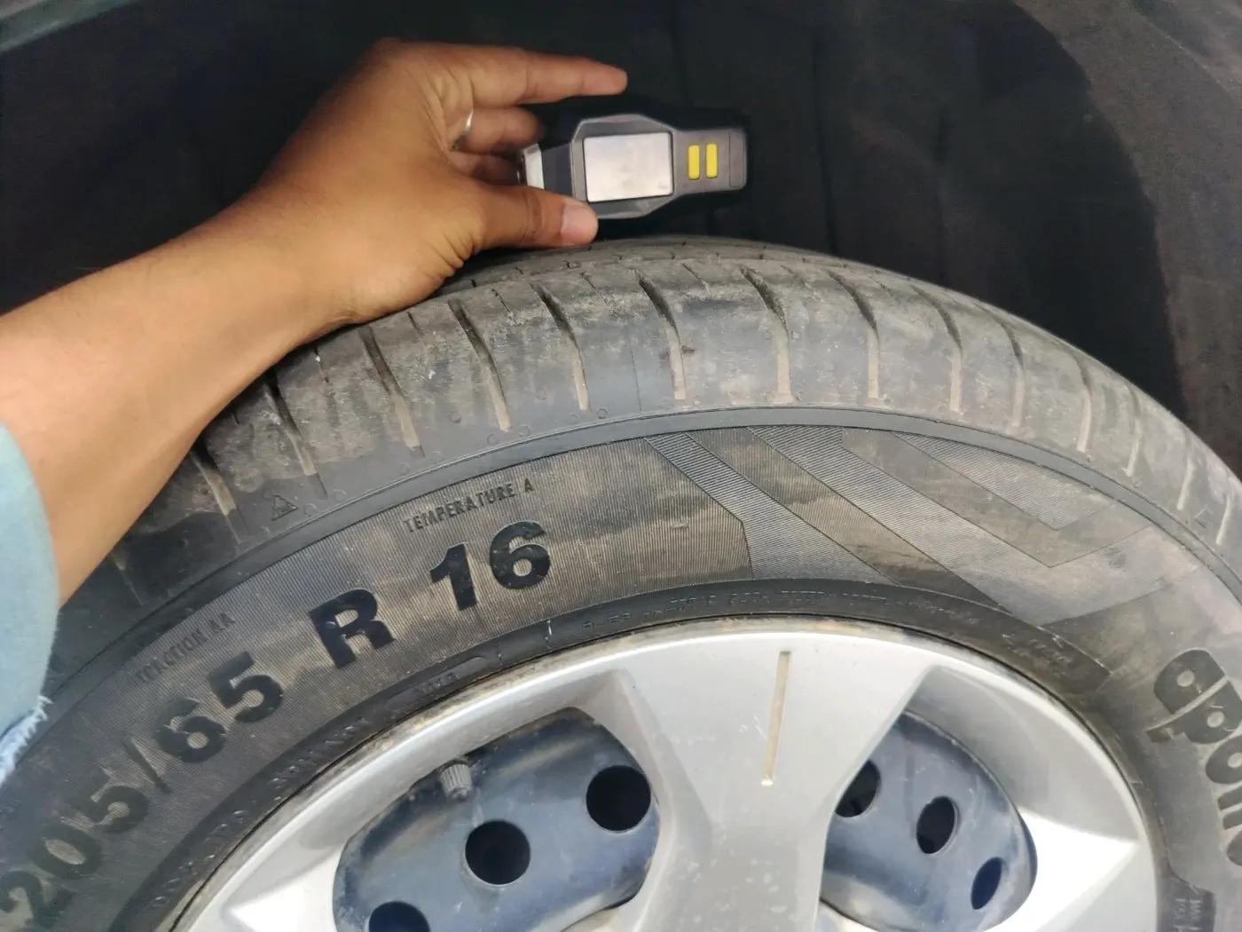 2019 Mahindra XUV300 W6 1.2 PETROL, Petrol, Manual, 87,215 km, tyre