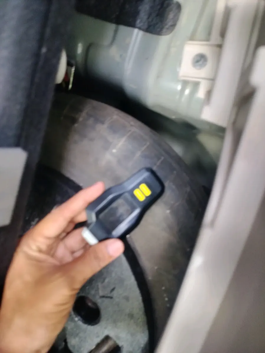 2019 Mahindra XUV300 W6 1.2 PETROL, Petrol, Manual, 87,215 km, tyre